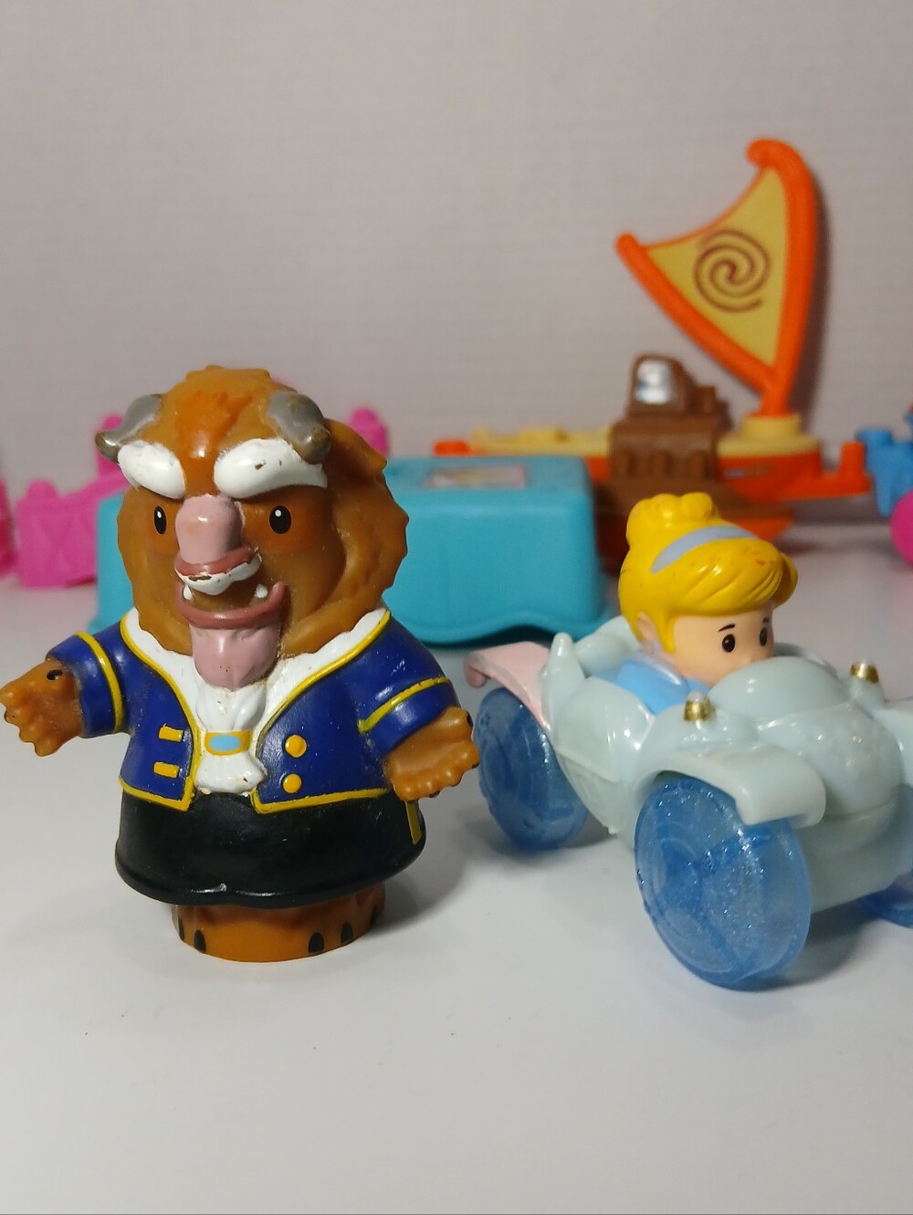 Fisher Price Little People Lot Disney Princess Beast Flynn Cinderella Wheelie - Picture 5 of 8